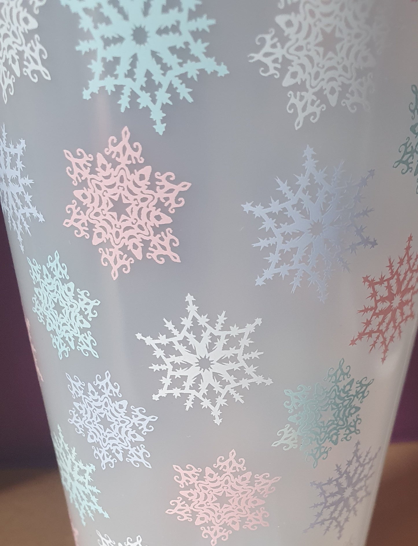 Colour changing snowflake cold cup